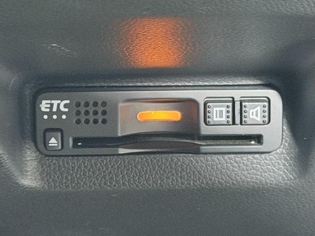 シャトル ハイブリッドX ホンダセンシング 純正9incナビTV バックカメラ ハーフレザーシート シートヒーター レーダークルコン 衝突軽減ブレーキ レーンアシスト スマートキー プッシュスタート オートライト LEDヘッドライト(11枚目)