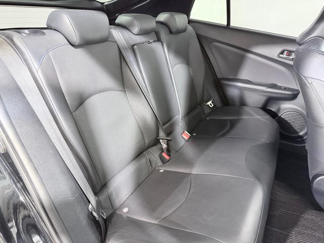 プリウス Ａプレミアム　ツーリングセレクション　モデリスタエアロ　ＴＯＭ’Ｓ１７ｉｎｃＡＷ　黒革シー　ＡＬＰＩＮＥ９ｉｎｃナビＴＶ　Ｂカメラ　ヘッドアップディスプレイ　レーダーＣ　衝突軽減Ｂ　ＬＫＡ　ＢＳＭ　パワーシート／ヒーター　ドラレコ　ＥＴＣ（15枚目）