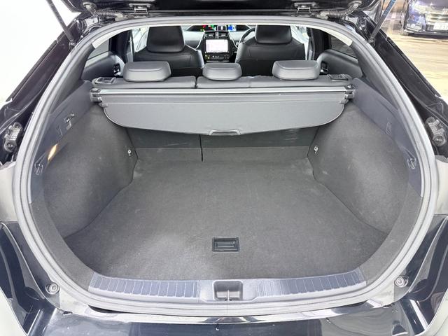 プリウス Ａプレミアム　ツーリングセレクション　モデリスタエアロ　ＴＯＭ’Ｓ１７ｉｎｃＡＷ　黒革シー　ＡＬＰＩＮＥ９ｉｎｃナビＴＶ　Ｂカメラ　ヘッドアップディスプレイ　レーダーＣ　衝突軽減Ｂ　ＬＫＡ　ＢＳＭ　パワーシート／ヒーター　ドラレコ　ＥＴＣ（16枚目）