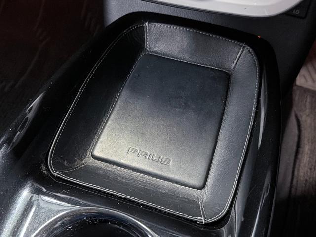 プリウス Ａプレミアム　ツーリングセレクション　モデリスタエアロ　ＴＯＭ’Ｓ１７ｉｎｃＡＷ　黒革シー　ＡＬＰＩＮＥ９ｉｎｃナビＴＶ　Ｂカメラ　ヘッドアップディスプレイ　レーダーＣ　衝突軽減Ｂ　ＬＫＡ　ＢＳＭ　パワーシート／ヒーター　ドラレコ　ＥＴＣ（42枚目）