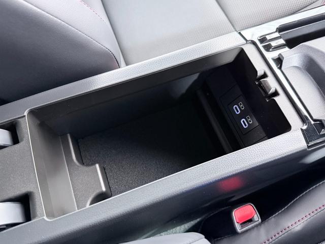 プリウス Ｚ　トヨタチームメイトＡＤパーク　黒革シート　純正１２．３ｉｎｃナビＴＶ　３６０カメラ　デジタルインナーミラー　パワーシート／ヒーター／エアコン　電動リアゲート　　レーダーＣ　衝突軽減Ｂ　ＬＫＡ　ＢＳＭ（60枚目）