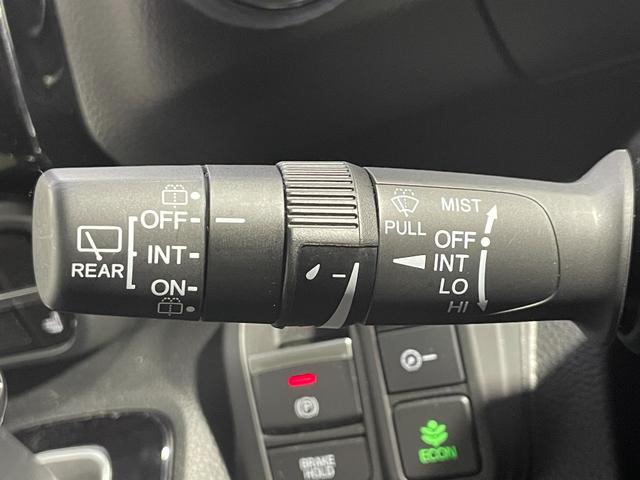 Ｎ－ＢＯＸカスタム Ｌターボ　純正９ｉｎｃナビＴＶ　１２．８ｉｎｃフリップダウンモニター　Ｂカメラ　ハーフレザー　シートヒーター　レーダーＣ　衝突軽減Ｂ　レーンアシスト　クリアランスソナー　ＬＥＤライト　前後ドラレコ　ＥＴＣ（25枚目）