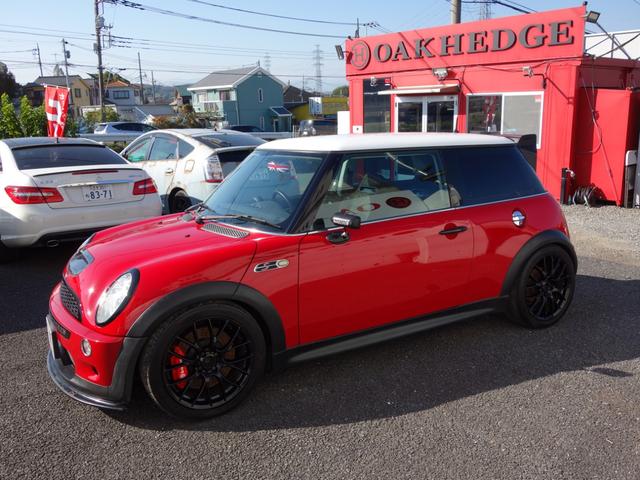 ＭＩＮＩ クーパーＳ　ＪＣＷＧＰエンジン換装　スーパーチャージャー　６ＭＴ　ＴＲＣフロントリップ　ｏｒｒａｎｊｅカーボンリアスポイラー　ビルシュタインサスペンション　サーキット仕様（10枚目）