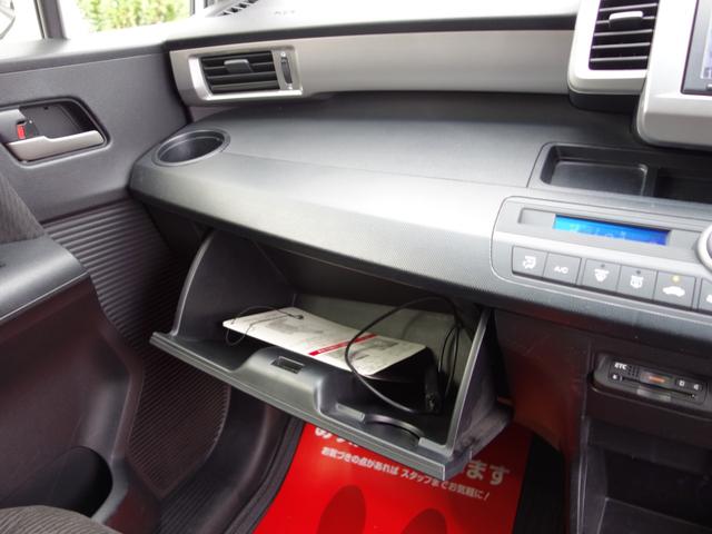 フリード 　Ｇ　車いす仕様車　福祉車両　ワンオーナー　スロープ　車いす固定装置　電動ウィンチ　左側パワースライドドア　純正メモリーナビ　ワンセグＴＶ　ＢＴオーディオ　Ｂカメラ　ＥＴＣ　ＨＩＤ　オートライト（46枚目）