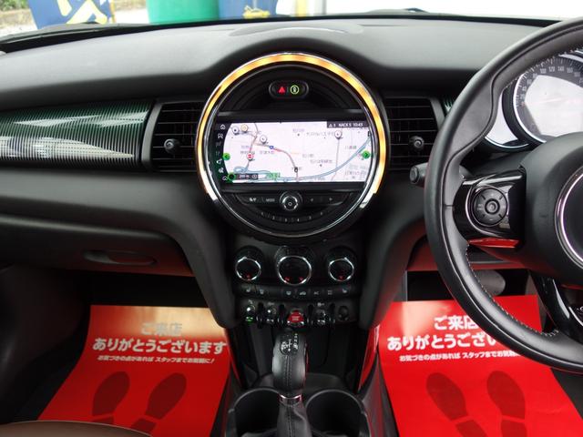 MINI クーパーD 60イヤーズエディション F55 5ドア 茶革シート インテリジェントセーフティ ペッパーPKG ツインパワーターボ Bカメラ Pセンサー ホワイトルーフ 純正HDDナビ BTオーディオ 純正17インチAW クルコン(16枚目)