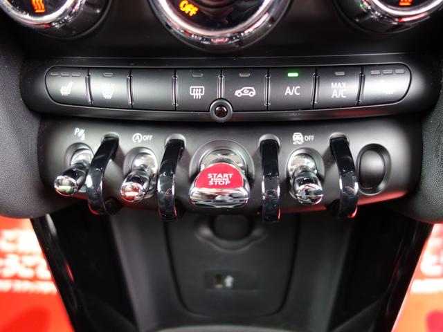 MINI クーパーD 60イヤーズエディション F55 5ドア 茶革シート インテリジェントセーフティ ペッパーPKG ツインパワーターボ Bカメラ Pセンサー ホワイトルーフ 純正HDDナビ BTオーディオ 純正17インチAW クルコン(20枚目)