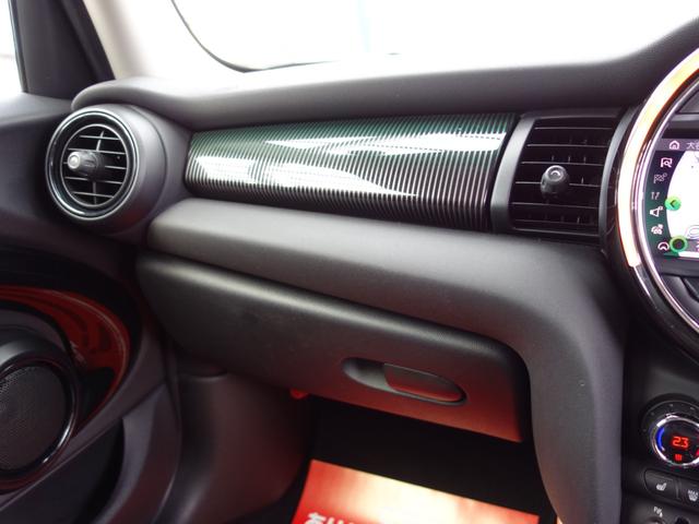 MINI クーパーD 60イヤーズエディション F55 5ドア 茶革シート インテリジェントセーフティ ペッパーPKG ツインパワーターボ Bカメラ Pセンサー ホワイトルーフ 純正HDDナビ BTオーディオ 純正17インチAW クルコン(33枚目)