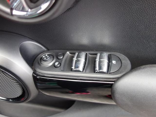 MINI クーパーD 60イヤーズエディション F55 5ドア 茶革シート インテリジェントセーフティ ペッパーPKG ツインパワーターボ Bカメラ Pセンサー ホワイトルーフ 純正HDDナビ BTオーディオ 純正17インチAW クルコン(43枚目)