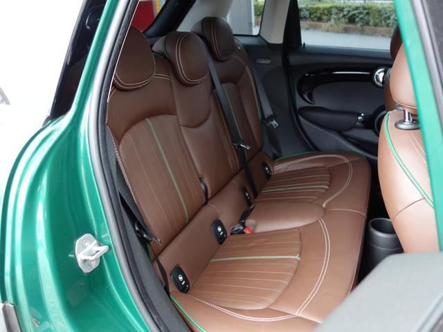 MINI クーパーD 60イヤーズエディション F55 5ドア 茶革シート インテリジェントセーフティ ペッパーPKG ツインパワーターボ Bカメラ Pセンサー ホワイトルーフ 純正HDDナビ BTオーディオ 純正17インチAW クルコン(45枚目)