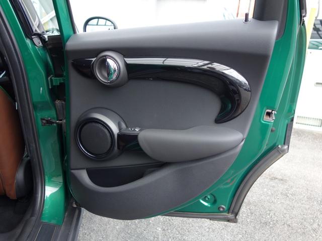 MINI クーパーD 60イヤーズエディション F55 5ドア 茶革シート インテリジェントセーフティ ペッパーPKG ツインパワーターボ Bカメラ Pセンサー ホワイトルーフ 純正HDDナビ BTオーディオ 純正17インチAW クルコン(46枚目)