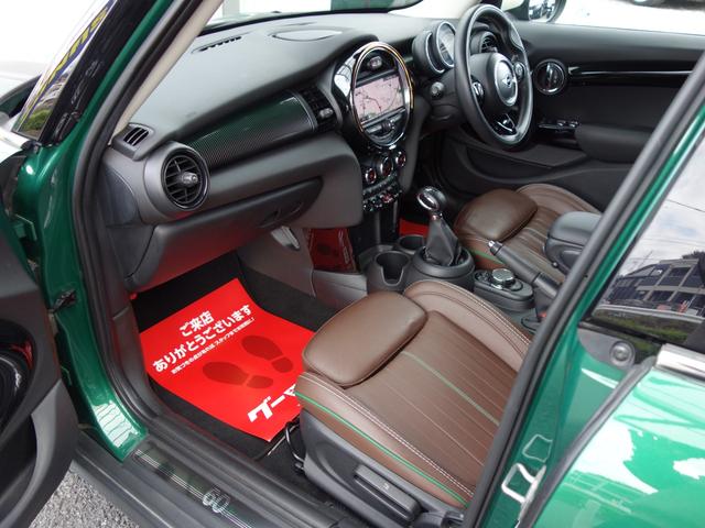 MINI クーパーD 60イヤーズエディション F55 5ドア 茶革シート インテリジェントセーフティ ペッパーPKG ツインパワーターボ Bカメラ Pセンサー ホワイトルーフ 純正HDDナビ BTオーディオ 純正17インチAW クルコン(53枚目)