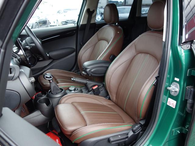 MINI クーパーD 60イヤーズエディション F55 5ドア 茶革シート インテリジェントセーフティ ペッパーPKG ツインパワーターボ Bカメラ Pセンサー ホワイトルーフ 純正HDDナビ BTオーディオ 純正17インチAW クルコン(54枚目)