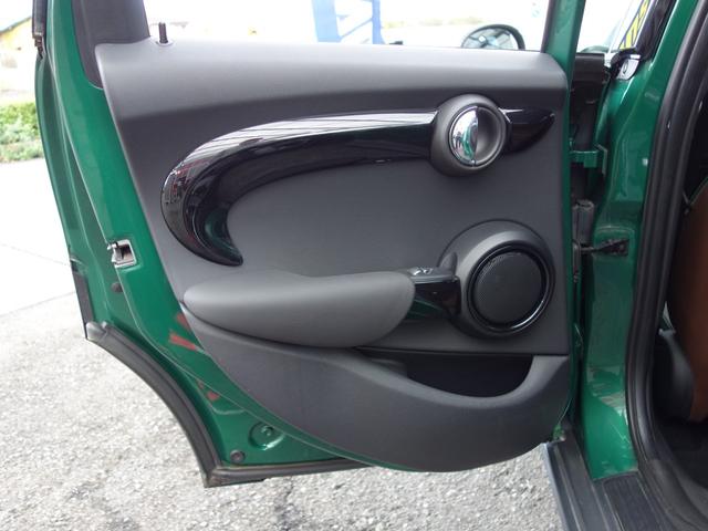 MINI クーパーD 60イヤーズエディション F55 5ドア 茶革シート インテリジェントセーフティ ペッパーPKG ツインパワーターボ Bカメラ Pセンサー ホワイトルーフ 純正HDDナビ BTオーディオ 純正17インチAW クルコン(61枚目)