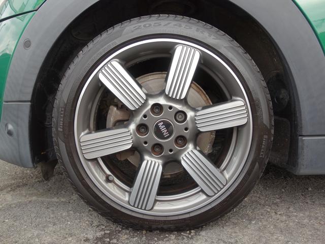 MINI クーパーD 60イヤーズエディション F55 5ドア 茶革シート インテリジェントセーフティ ペッパーPKG ツインパワーターボ Bカメラ Pセンサー ホワイトルーフ 純正HDDナビ BTオーディオ 純正17インチAW クルコン(66枚目)