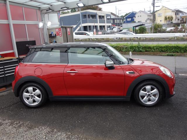 MINI クーパー F56 3ドア ツインパワーターボ MINIドライビングモード ペッパーPKG 中期テールレンズ Pセンサー Bカメラ 純正HDDナビ BTオーディオ ETC ブラックルーフ 純正15インチAW(10枚目)