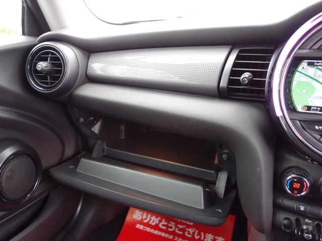 MINI クーパー F56 3ドア ツインパワーターボ MINIドライビングモード ペッパーPKG 中期テールレンズ Pセンサー Bカメラ 純正HDDナビ BTオーディオ ETC ブラックルーフ 純正15インチAW(33枚目)