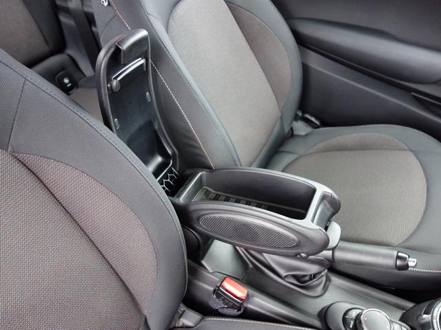 MINI クーパー F56 3ドア ツインパワーターボ MINIドライビングモード ペッパーPKG 中期テールレンズ Pセンサー Bカメラ 純正HDDナビ BTオーディオ ETC ブラックルーフ 純正15インチAW(36枚目)