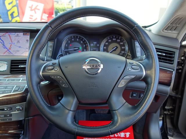 シーマ ハイブリッド　ＶＩＰ　Ｇ　ロングホイールベース　サンルーフ　リアエンターテイメント　ＢＯＳＥサウンド　アラウンドビューモニター　エマージェンシーブレーキ　Ｐセンサー　本革全席パワーシート　助手席オットマン付き　純正ＨＤＤナビ（18枚目）