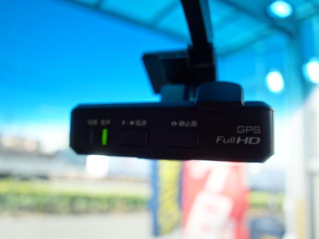 シーマ ハイブリッド　ＶＩＰ　Ｇ　ロングホイールベース　サンルーフ　リアエンターテイメント　ＢＯＳＥサウンド　アラウンドビューモニター　エマージェンシーブレーキ　Ｐセンサー　本革全席パワーシート　助手席オットマン付き　純正ＨＤＤナビ（33枚目）