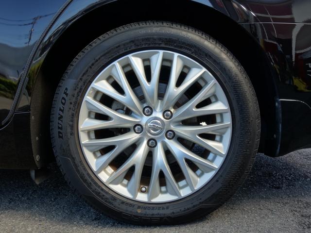 シーマ ハイブリッド　ＶＩＰ　Ｇ　ロングホイールベース　サンルーフ　リアエンターテイメント　ＢＯＳＥサウンド　アラウンドビューモニター　エマージェンシーブレーキ　Ｐセンサー　本革全席パワーシート　助手席オットマン付き　純正ＨＤＤナビ（67枚目）