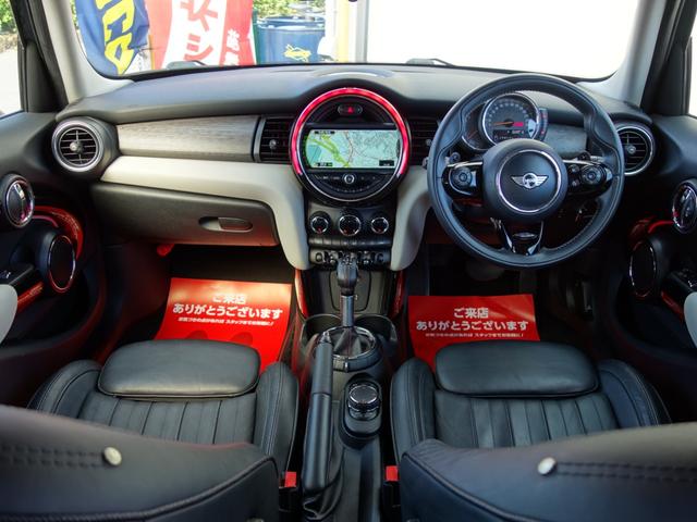 ＭＩＮＩ ジャーミン　クーパーＳ　特別仕様車　限定１８０台　専用レザーラウンジシート　ツインパワーターボ　ＭＩＮＩドライビングモード　バブリング　ペッパーＰＫＧ　パドルシフト　純正ＨＤＤナビ　ＢＴオーディオ　ＥＴＣ　専用１８インチＡＷ（3枚目）