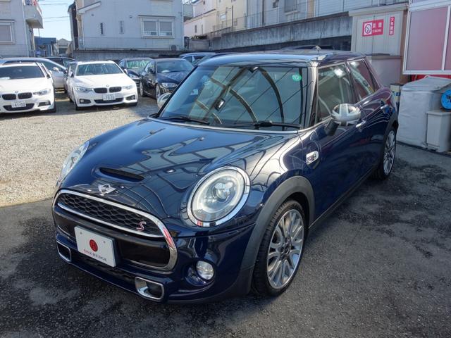 ＭＩＮＩ ジャーミン　クーパーＳ　特別仕様車　限定１８０台　専用レザーラウンジシート　ツインパワーターボ　ＭＩＮＩドライビングモード　バブリング　ペッパーＰＫＧ　パドルシフト　純正ＨＤＤナビ　ＢＴオーディオ　ＥＴＣ　専用１８インチＡＷ（5枚目）