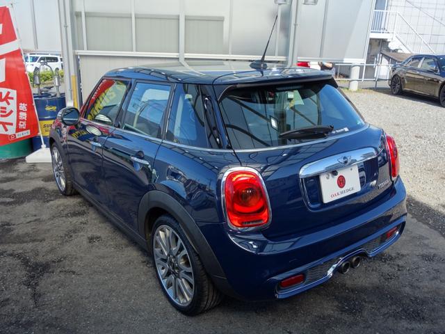 ＭＩＮＩ ジャーミン　クーパーＳ　特別仕様車　限定１８０台　専用レザーラウンジシート　ツインパワーターボ　ＭＩＮＩドライビングモード　バブリング　ペッパーＰＫＧ　パドルシフト　純正ＨＤＤナビ　ＢＴオーディオ　ＥＴＣ　専用１８インチＡＷ（7枚目）