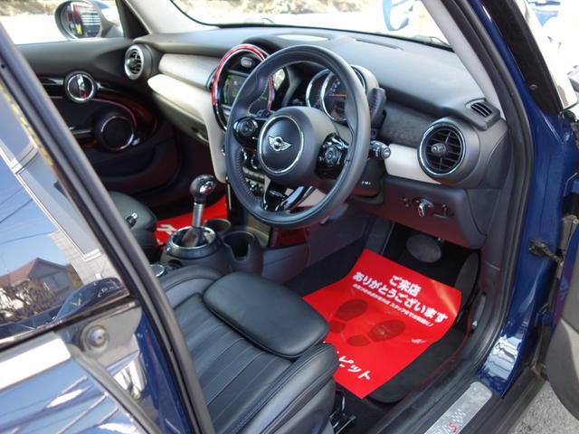 ＭＩＮＩ ジャーミン　クーパーＳ　特別仕様車　限定１８０台　専用レザーラウンジシート　ツインパワーターボ　ＭＩＮＩドライビングモード　バブリング　ペッパーＰＫＧ　パドルシフト　純正ＨＤＤナビ　ＢＴオーディオ　ＥＴＣ　専用１８インチＡＷ（12枚目）