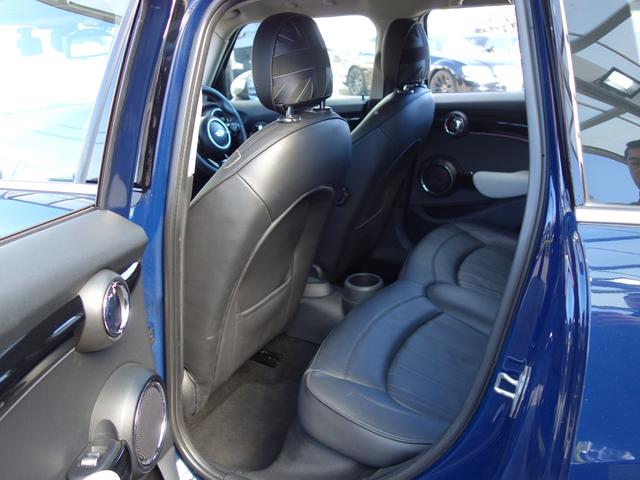 ＭＩＮＩ ジャーミン　クーパーＳ　特別仕様車　限定１８０台　専用レザーラウンジシート　ツインパワーターボ　ＭＩＮＩドライビングモード　バブリング　ペッパーＰＫＧ　パドルシフト　純正ＨＤＤナビ　ＢＴオーディオ　ＥＴＣ　専用１８インチＡＷ（53枚目）