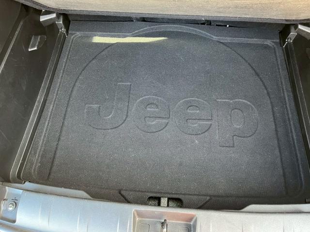 ジープ・レネゲード リミテッド　ユーザー買取／サンルーフ／フルセグ／Ｕｃｏｎｎｅｃｔ／ＢｌｕｅｔｏｏｔｈＬＥＤヘッドライト／ＥＴＣ／バックカメラ／ブラックレザーシート／クルーズコントロール／シートヒーター／（27枚目）