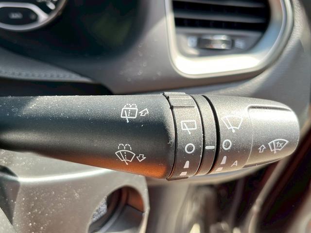 ジープ・レネゲード リミテッド　ユーザー買取／サンルーフ／フルセグ／Ｕｃｏｎｎｅｃｔ／ＢｌｕｅｔｏｏｔｈＬＥＤヘッドライト／ＥＴＣ／バックカメラ／ブラックレザーシート／クルーズコントロール／シートヒーター／（33枚目）