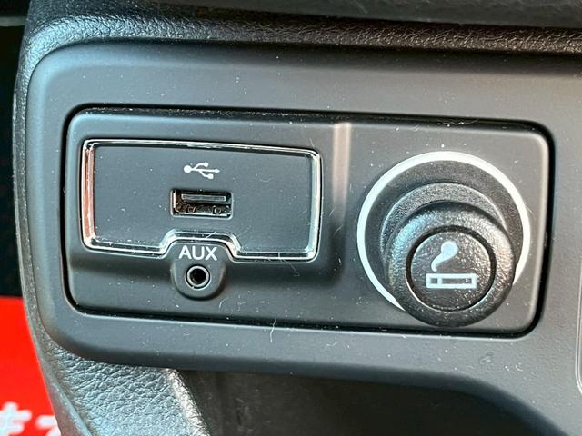 ジープ・レネゲード リミテッド　ユーザー買取／サンルーフ／フルセグ／Ｕｃｏｎｎｅｃｔ／ＢｌｕｅｔｏｏｔｈＬＥＤヘッドライト／ＥＴＣ／バックカメラ／ブラックレザーシート／クルーズコントロール／シートヒーター／（47枚目）