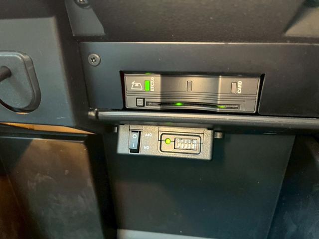 ジープ・レネゲード リミテッド　ユーザー買取／サンルーフ／フルセグ／Ｕｃｏｎｎｅｃｔ／ＢｌｕｅｔｏｏｔｈＬＥＤヘッドライト／ＥＴＣ／バックカメラ／ブラックレザーシート／クルーズコントロール／シートヒーター／（55枚目）