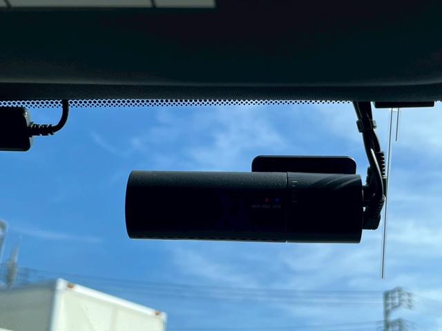 ジープ・レネゲード リミテッド　ユーザー買取／サンルーフ／フルセグ／Ｕｃｏｎｎｅｃｔ／ＢｌｕｅｔｏｏｔｈＬＥＤヘッドライト／ＥＴＣ／バックカメラ／ブラックレザーシート／クルーズコントロール／シートヒーター／（56枚目）