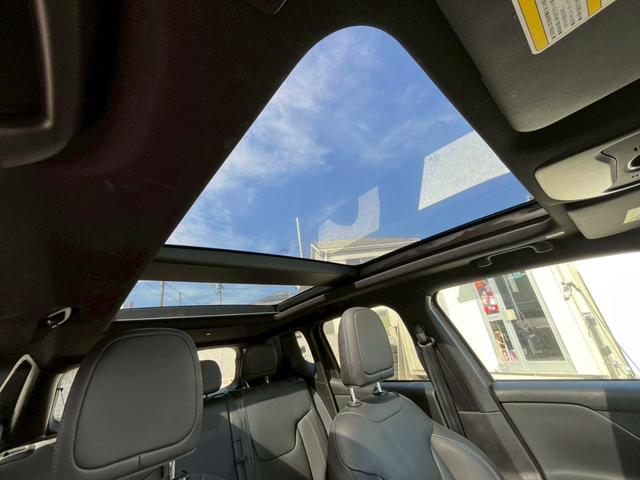 ジープ・レネゲード リミテッド　ユーザー買取／サンルーフ／フルセグ／Ｕｃｏｎｎｅｃｔ／ＢｌｕｅｔｏｏｔｈＬＥＤヘッドライト／ＥＴＣ／バックカメラ／ブラックレザーシート／クルーズコントロール／シートヒーター／（57枚目）