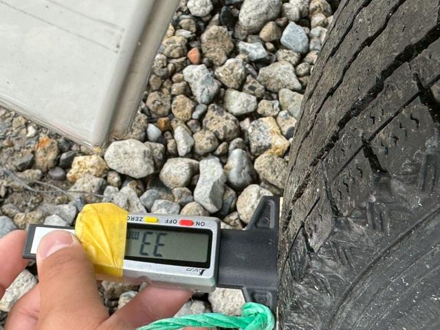 ハイゼットカーゴ 　２シーター／ＳＡ３ハイルーフ／ＥＴＣ／社外ナビ／Ｂｌｕｅｔｏｏｔｈ／ワンセグＴＶ／ミラー型ドライブレコーダー／オーバーヘッドコンソール／（12枚目）