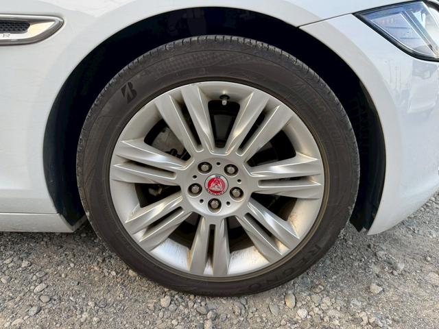 XF プレステージ フルセグTV/Bluetooth/Meridian/USB/ドライブレコーダー/パドルシフト/リアシートヒーター/ステアリングリモコン/リア電動サンシェード(9枚目)