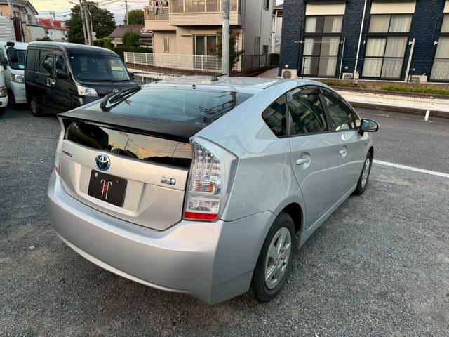 プリウス Ｓ　雹害車／ビルトインＥＴＣ／ステアリングリモコン／電動格納ミラー／ＣＤ／ＡＵＸ／（7枚目）