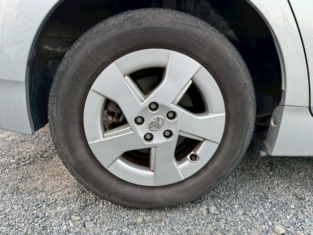 プリウス Ｓ　雹害車／ビルトインＥＴＣ／ステアリングリモコン／電動格納ミラー／ＣＤ／ＡＵＸ／（11枚目）