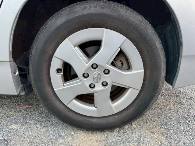 プリウス Ｓ　雹害車／ビルトインＥＴＣ／ステアリングリモコン／電動格納ミラー／ＣＤ／ＡＵＸ／（13枚目）