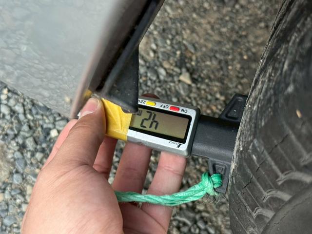 プリウス Ｓ　雹害車／ビルトインＥＴＣ／ステアリングリモコン／電動格納ミラー／ＣＤ／ＡＵＸ／（14枚目）