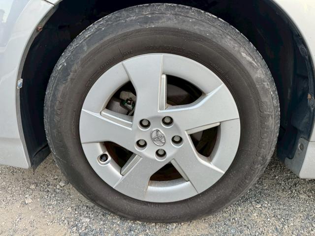 プリウス Ｓ　雹害車／ビルトインＥＴＣ／ステアリングリモコン／電動格納ミラー／ＣＤ／ＡＵＸ／（15枚目）