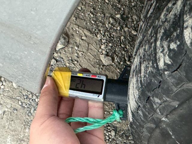 プリウス Ｓ　雹害車／ビルトインＥＴＣ／ステアリングリモコン／電動格納ミラー／ＣＤ／ＡＵＸ／（16枚目）