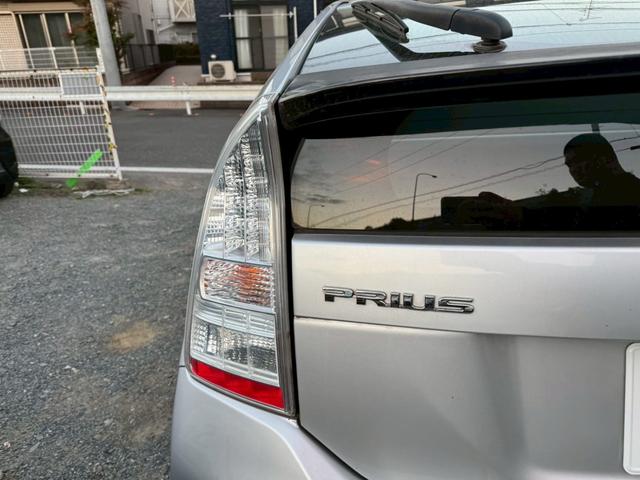 プリウス Ｓ　雹害車／ビルトインＥＴＣ／ステアリングリモコン／電動格納ミラー／ＣＤ／ＡＵＸ／（20枚目）