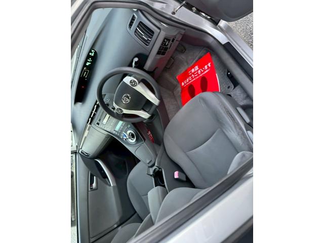 プリウス Ｓ　雹害車／ビルトインＥＴＣ／ステアリングリモコン／電動格納ミラー／ＣＤ／ＡＵＸ／（21枚目）