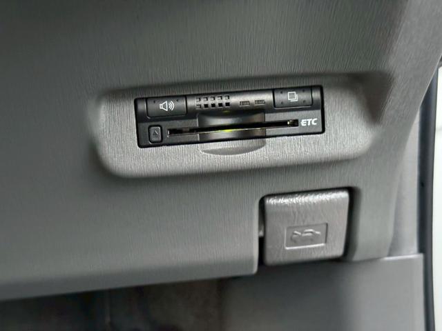 プリウス Ｓ　雹害車／ビルトインＥＴＣ／ステアリングリモコン／電動格納ミラー／ＣＤ／ＡＵＸ／（30枚目）