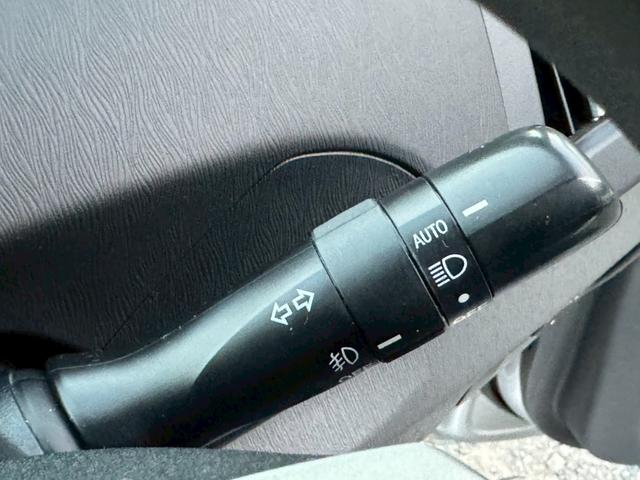 プリウス Ｓ　雹害車／ビルトインＥＴＣ／ステアリングリモコン／電動格納ミラー／ＣＤ／ＡＵＸ／（32枚目）