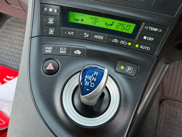 プリウス Ｓ　雹害車／ビルトインＥＴＣ／ステアリングリモコン／電動格納ミラー／ＣＤ／ＡＵＸ／（37枚目）