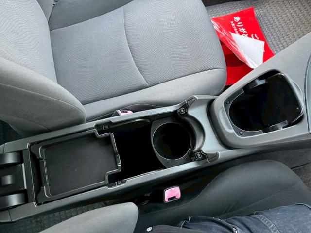 プリウス Ｓ　雹害車／ビルトインＥＴＣ／ステアリングリモコン／電動格納ミラー／ＣＤ／ＡＵＸ／（40枚目）