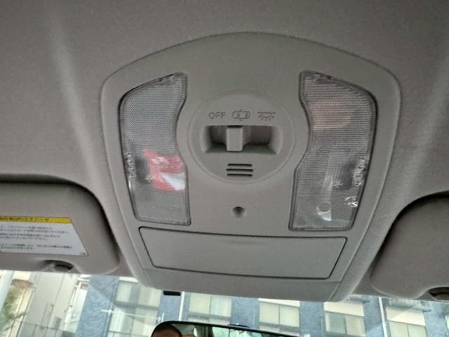 プリウス Ｓ　雹害車／ビルトインＥＴＣ／ステアリングリモコン／電動格納ミラー／ＣＤ／ＡＵＸ／（46枚目）
